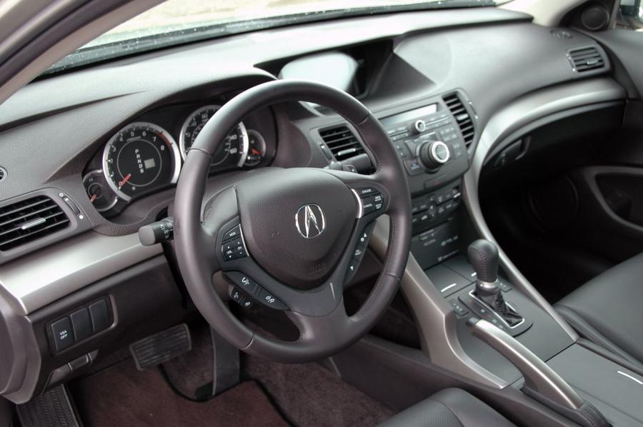 Интерьер Acura TSX V6 2010 года  (фото 78 из 87)